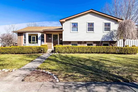 41086 Oak Hl, Clinton Township, MI 48038
