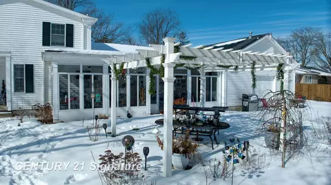 Exterior - 624 Deland, Flushing, MI 48433 photo 7 of 10