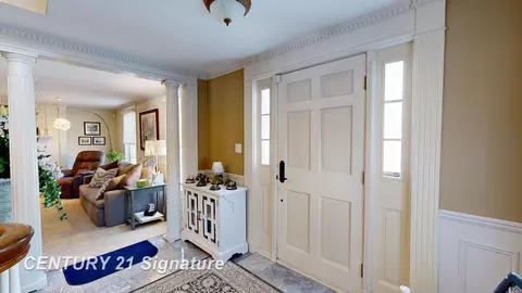 Entry Way - 624 Deland, Flushing, MI 48433 photo 2 of 6