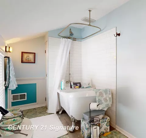 Bath - 624 Deland, Flushing, MI 48433 photo 2 of 3