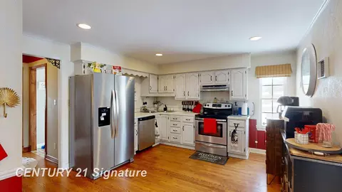 Kitchen - 624 Deland, Flushing, MI 48433 photo 2 of 3