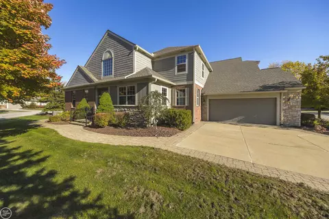 3582 Winding Brk, Rochester Hills, MI 48309