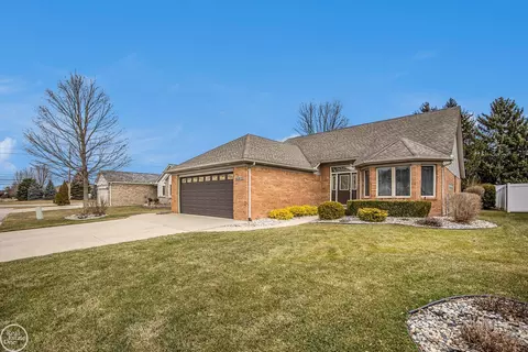 46952 Park Ln, Macomb, MI 48042