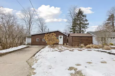 2985 N Lakeview, Sanford, MI 48657
