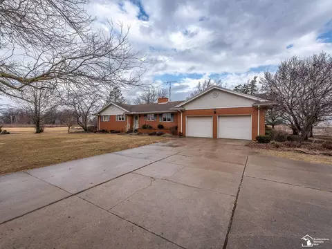 884 W Albain, Raisinville, MI 48161
