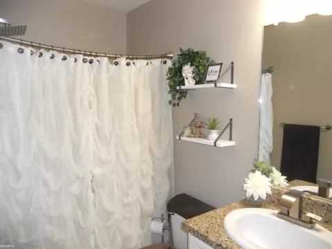 53707 Champlain, Macomb, MI 48042 photo 25