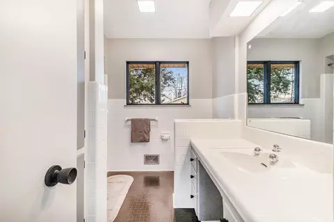 Bath - 348 E Atherton, Flint, MI 48507 photo 2 of 2