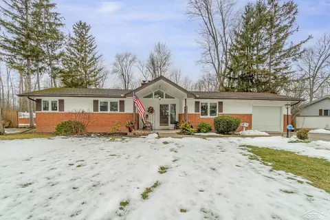 1052 Woodbine, Saginaw, MI 48609