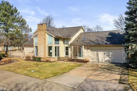 43081 W Kirkwood #41, Clinton Township, MI 48038