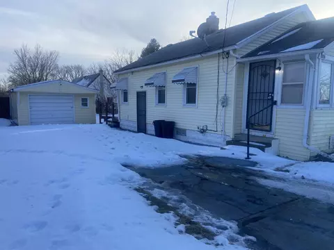 1074 E Kurtz, Flint, MI 48505