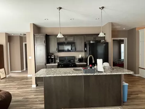 Kitchen - 549 Rivers, Gladwin, MI 48624 photo 1 of 2