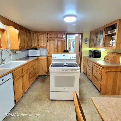 245 E Perkins, Merrill, MI 48637 photo 6