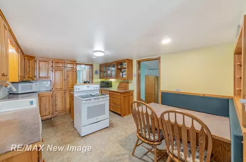 245 E Perkins, Merrill, MI 48637 photo 5