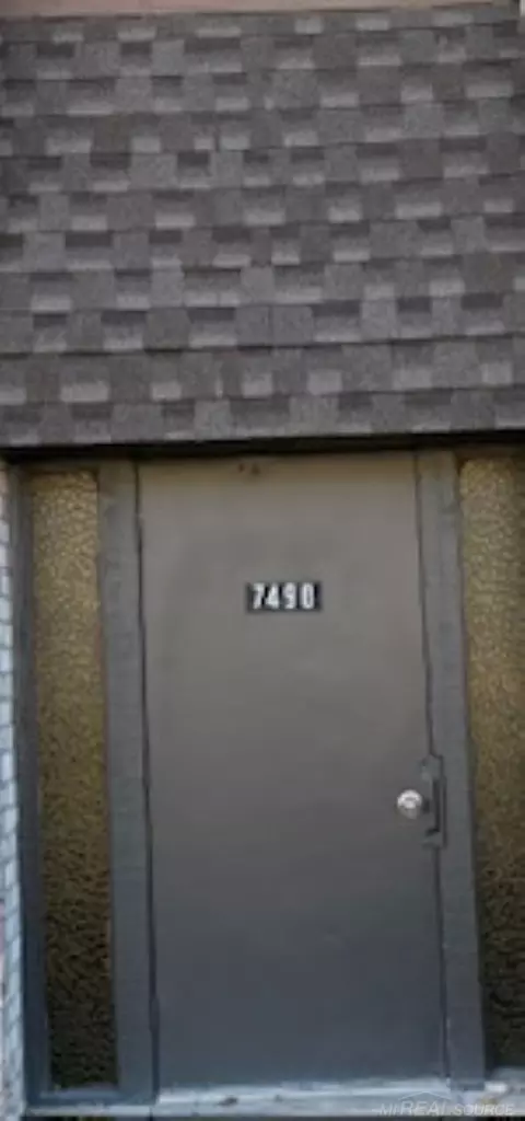7490 Woodview Dr 2 92 #BLDG 7, Westland, MI 48185