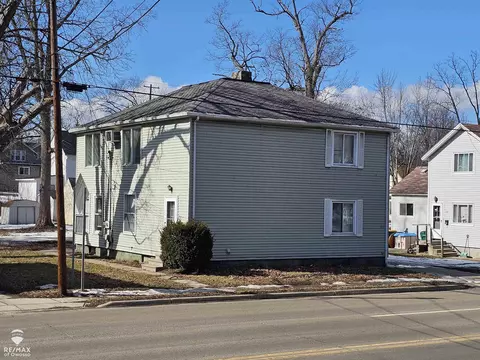 215 N Shiawassee, Owosso, MI 48867