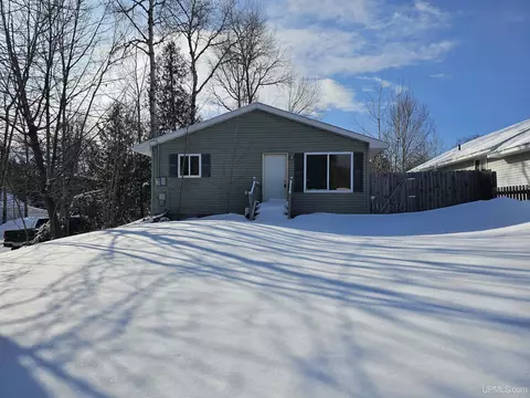 2283 Badger, Marquette, MI 49855