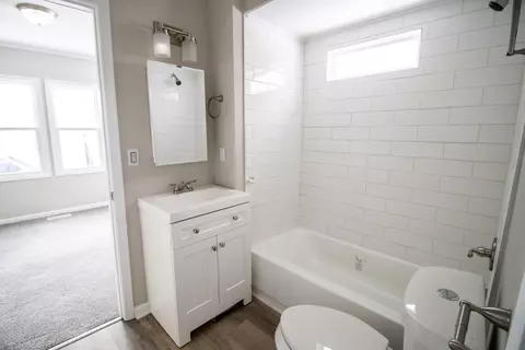 Bath - 1813 Stevenson, Flint, MI 48504 photo 2 of 3