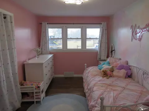 Bedroom - 3300 N Custer, Monroe, MI 48162 photo 4 of 5