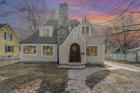 1841 Gratiot, Saginaw, MI 48602