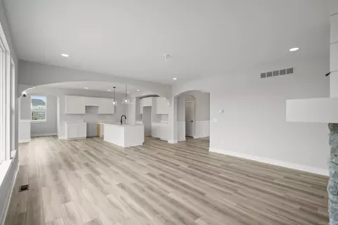 Living - 16853 Glenhurst #191, Macomb, MI 48044 photo 5 of 5