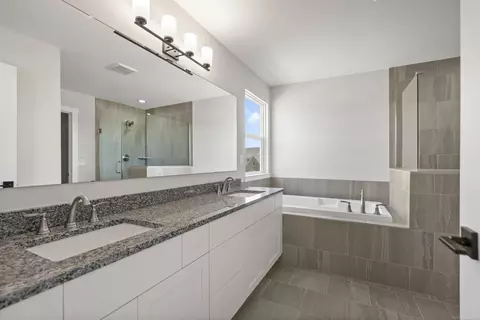 Bath - 16853 Glenhurst #191, Macomb, MI 48044 photo 2 of 5