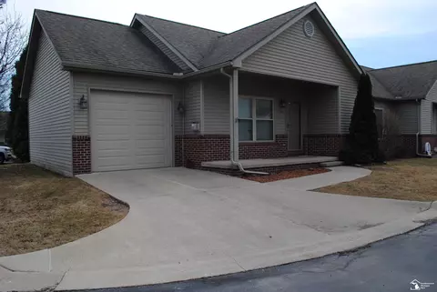15504 Pointe Verda Ln, Monroe, MI 48161