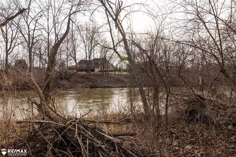 Exterior - 6169 Flushing, Flushing, MI 48433 photo 7 of 10