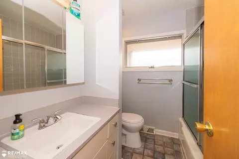 Bath - 6169 Flushing, Flushing, MI 48433 photo 1 of 2