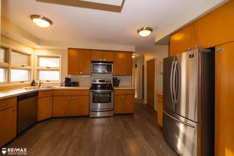 Kitchen - 6169 Flushing, Flushing, MI 48433 photo 2 of 3