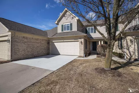25410 Willow Brook Ct, Flat Rock, MI 48134