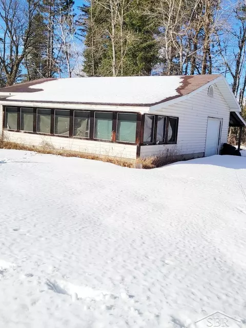 390 N Roscommon, Roscommon, MI 48653 photo 2