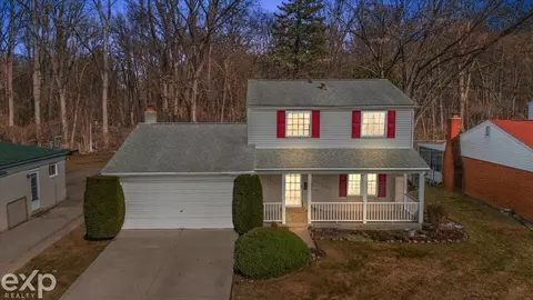 30426 Winthrop, Madison Heights, MI 48071