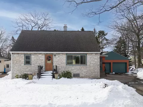 400 E College, Marquette, MI 49855