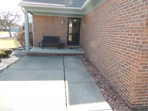 45509 Dover, Macomb, MI 48044 photo 4