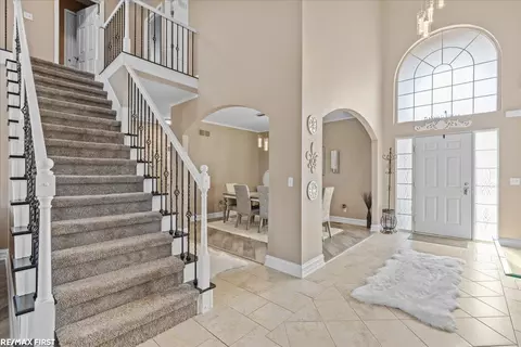 Entry Way - 16433 Moore Park, Macomb, MI 48044 photo 4 of 5