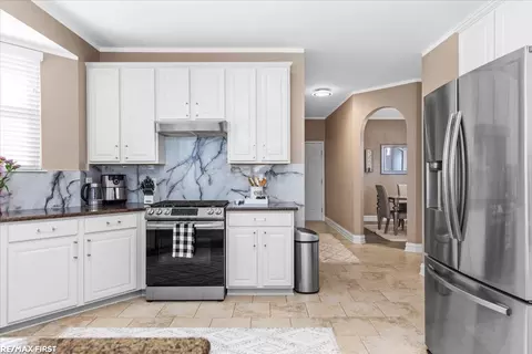 Kitchen - 16433 Moore Park, Macomb, MI 48044 photo 5 of 5