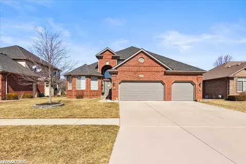 Exterior - 16433 Moore Park, Macomb, MI 48044 photo 3 of 9