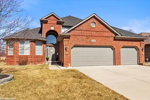 16433 Moore Park, Macomb, MI 48044