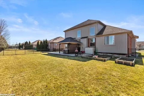 Exterior - 16433 Moore Park, Macomb, MI 48044 photo 7 of 9