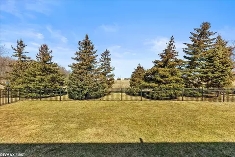 Exterior - 16433 Moore Park, Macomb, MI 48044 photo 8 of 9