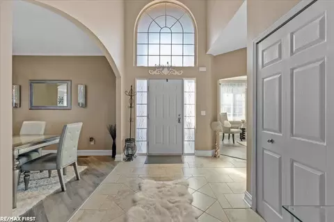 Entry Way - 16433 Moore Park, Macomb, MI 48044 photo 2 of 5