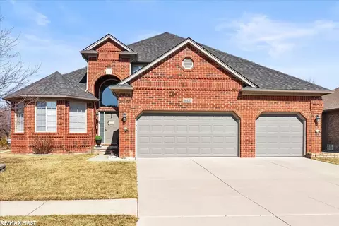 Exterior - 16433 Moore Park, Macomb, MI 48044 photo 2 of 9