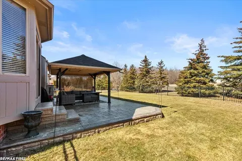 Exterior - 16433 Moore Park, Macomb, MI 48044 photo 5 of 9