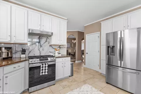 Kitchen - 16433 Moore Park, Macomb, MI 48044 photo 4 of 5