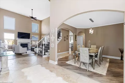 Entry Way - 16433 Moore Park, Macomb, MI 48044 photo 3 of 5