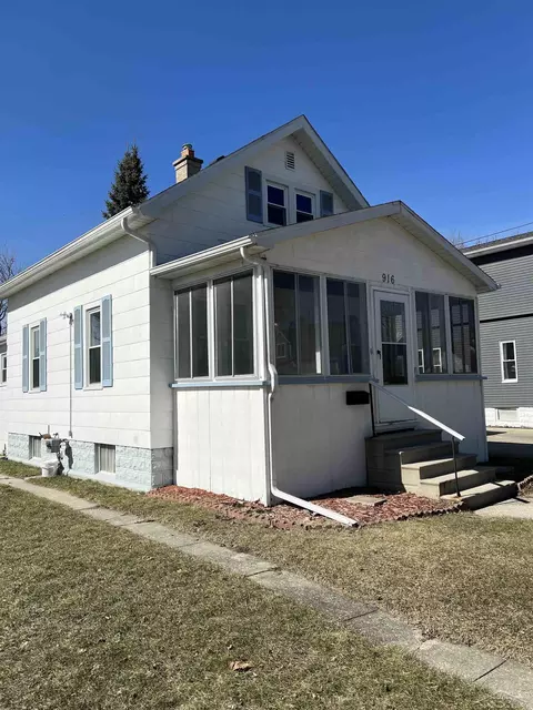 916 S Sheridan, Bay City, MI 48708