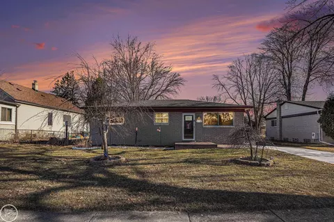 23931 Talbot, Saint Clair Shores, MI 48082