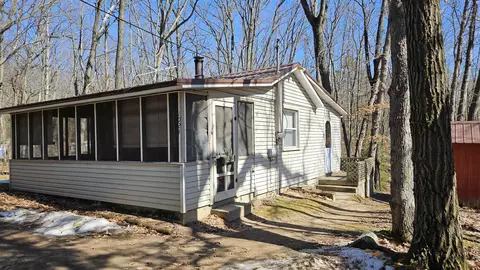 1024 James, Harrison, MI 48625