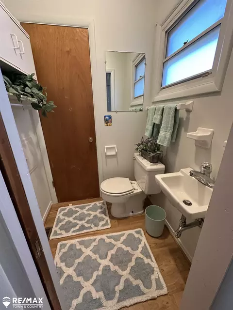 Bath - 2068 Cambrian, Flint, MI 48532 photo 1 of 4
