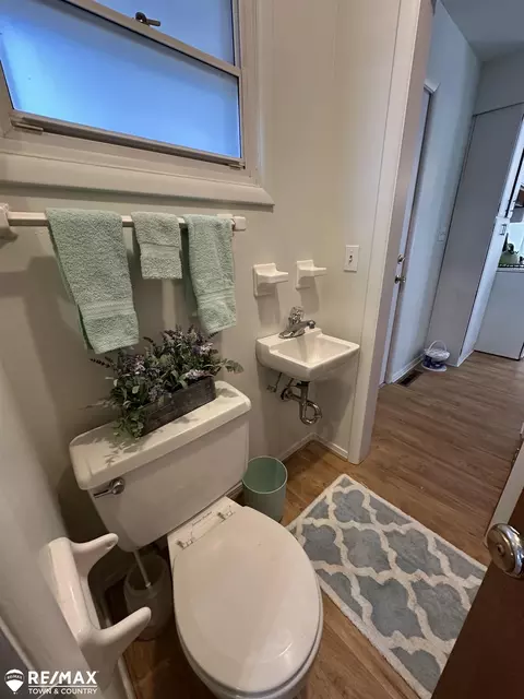 Bath - 2068 Cambrian, Flint, MI 48532 photo 2 of 4